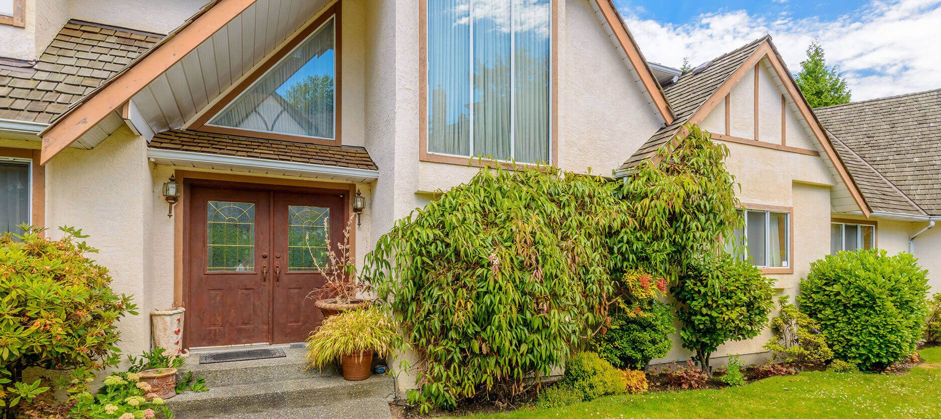 Exterior Paint Colours: 10 Ideas & How to Choose