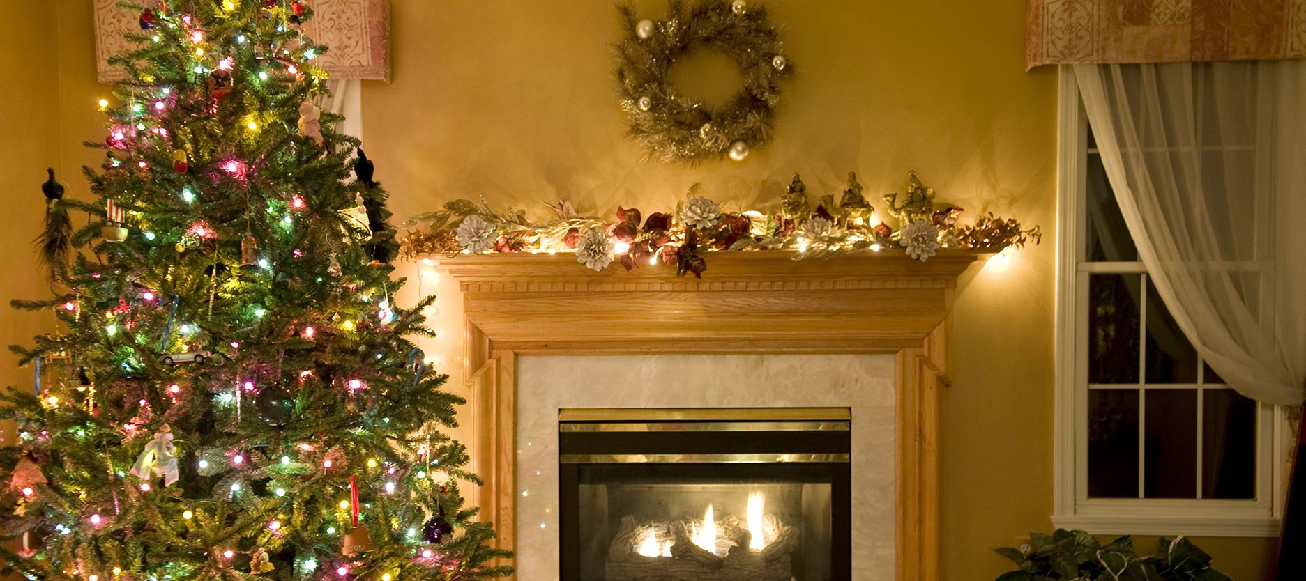 Home Paint Colours: 6 Shades to Bring the Spirit of Christmas into Your Space