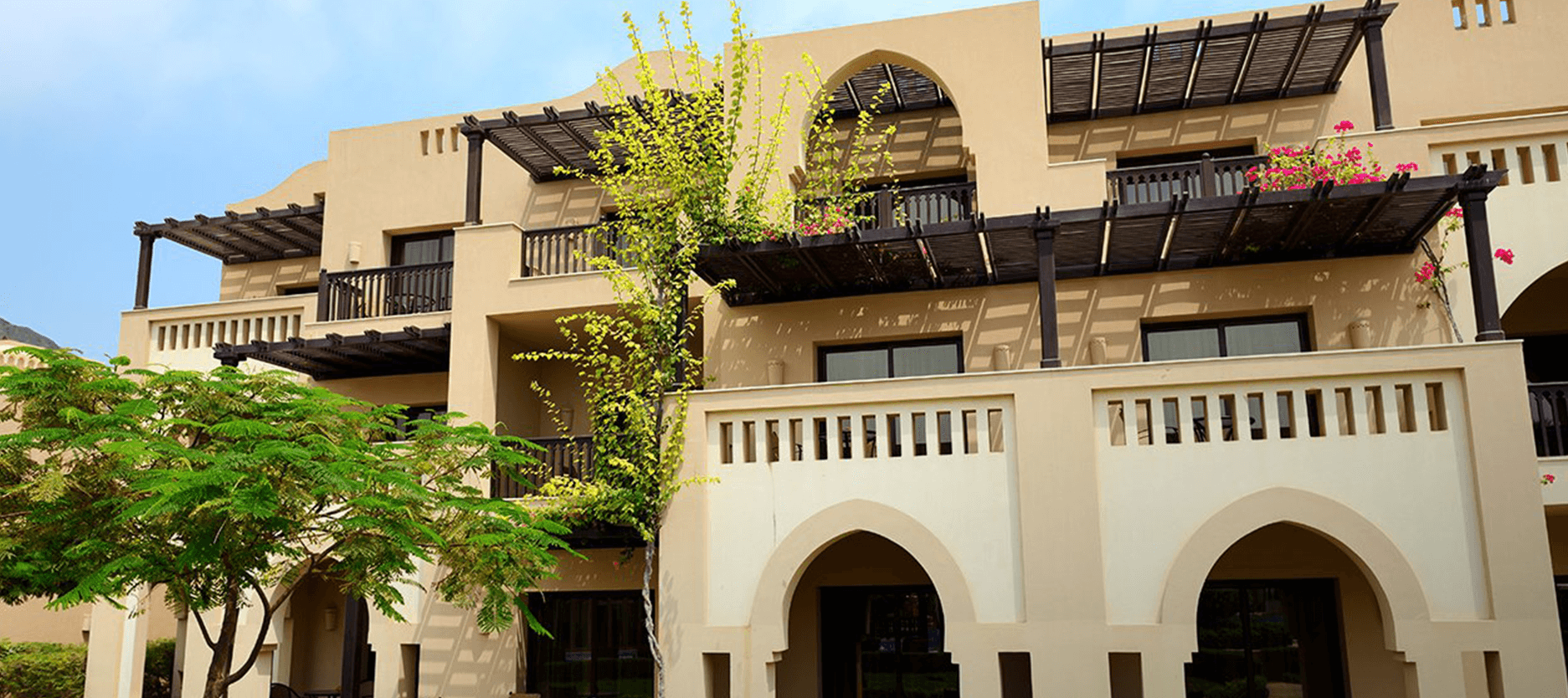 Two Color Combinations That Will Give A Dynamic Look from Outside
